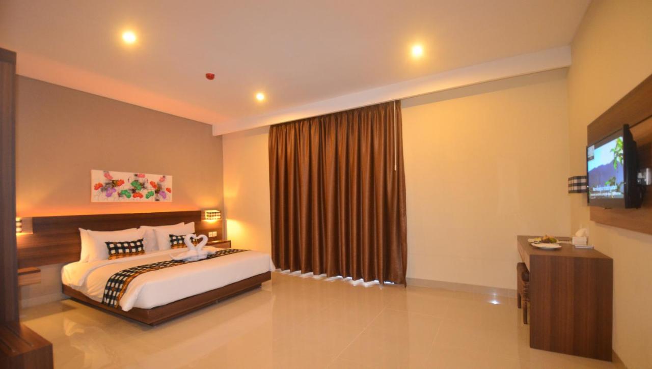 Grand Barong Resort Kuta  Exterior photo